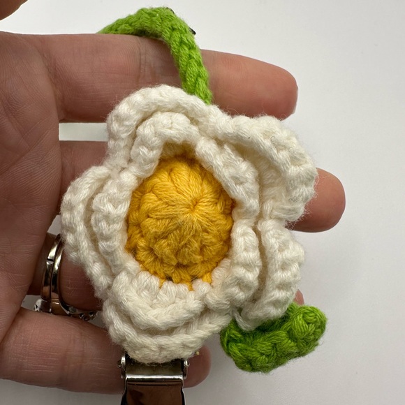 FLOWER CROCHET BABY GIRL PACIFIER HOLDER - Picture 3 of 5